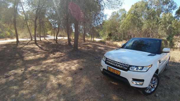 מבחן דרכים ריינג' רובר ספורט. שילוב של כוח ועידון - חלק אך חסכוני, מאביסי אך קליל. יקר אך יקר....החל מ-845 אלפי שקלים. הדרך המהירה והנוח להגיע לקמפינג או לעסקה הדורשת יער... צילום: רוני נאק