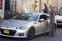 סובארו BRZ, אורי גוטליב במפגש של חשקים, נהיגה, זוגיות וסביצ\'ה. תובנות על מנועי בוקסר דרך מגדש הטורבו של אלפא רומאו. צילום: פז בר