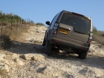 מבחן רכב לנד רובר דיסקברי 4 SDV. מעלה מדורג, עם דרדרת ובורות? יש כפתור לזה! צילום: רוני נאק