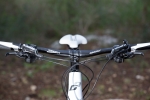 מבחן אופניים GHOST AMR 2977. שלדת קרבון, סט מלא של שימאנו XT וגלגלי 29 אינץ' - כל הטוב הזה ב-16 אלף שקלים. אחת התמורות המעיניינות בשוק האופניים כיום. צילום: תומר פדר