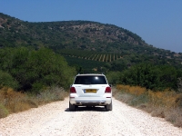 מבחן רכב מרצדס GLK. על השביל ברכס רמים - איבוזר וכוח מוגברים תג מחיר מופחת. הנעה כפולה יעילה מאד ומזגן מקפיא! צילום: רוני נאק