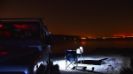 לילה בחוף ים המלח עם לנד רובר דיפנדר ושועל סקרן. צילום: אורי בן דוד