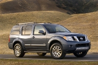 2011_nissan_pathfinder_01-medium