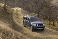 2011_nissan_pathfinder_02-medium