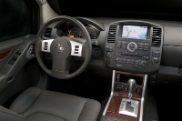 2011_nissan_pathfinder_07-medium