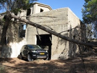 מבחן רכב משווה ריינג רובר ספורט מול פורשה קאיין. כוחות סוס, ואיכות עילית נפגשים בשטח. מי מהם יהיה רכב הפאר לשטח של ישראל? צילום: רוני נאק