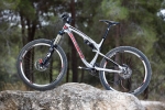 מבחן אופניים rocky mountain altitude 750. מוצר פרימיום במחיר פרימיום. ובכ"ז היינו רוצים גם מוט מושב הידראולי ורמת רכיבים מקומה גבוהה יותר. צילום: תומר פדר