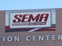 גלגלים וחלומות. תערוכת SEMA מרכזת את אביזרי הרכב ואת שיפורי הרכב המטורפים והמלהיבים ביותר בארה\"ב. צילום: באדיבות אאוטבק טכנולוגיות