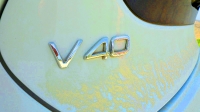 מבחן רכב וולוו V40XC. במיטב מסורת הסטיישן המוקשח של וולוו - אבל עם ביצוע צעיר יותר, מאד דינאמי ואיכותי. צילום: פז בר