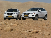 מבחן רכב משווה וולוו XC60 מול ב.מ.וו X3. לוולוו נוחות נסיעה פחות טובה על אבנים מהסוג הזה, מערכת המתלים של ב.מ.וו מבודדת היטב את הנוסעים. צילום: רוני נאק