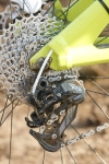 מבחן אופניי YETI SB66.  מעביר אחורי SRAM X9 - סוס קרבות וותיק, מצולק וקשוח. מדלג בסמכותיות בין גלגלי השיניים של קסטת עשרה הילוכים גם היא של SRAM. צילום: פז בר