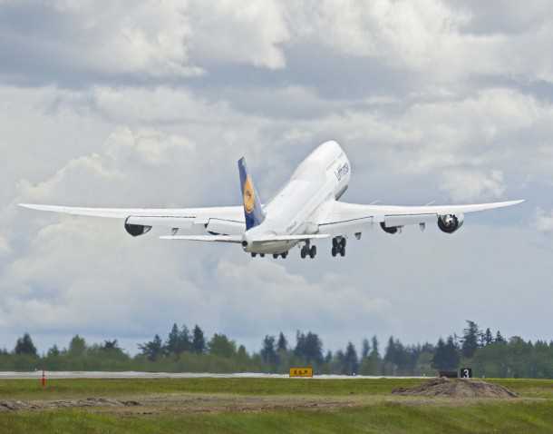 747-8 חדש של לופטהנזה ממריא לטיסת הבכורה מפרנקפורט לוושינגטון בחודש שעבר. האם זו שירת הברבור של מטוס הנוסעים החשוב בהיסטוריה? צילום: BOEING