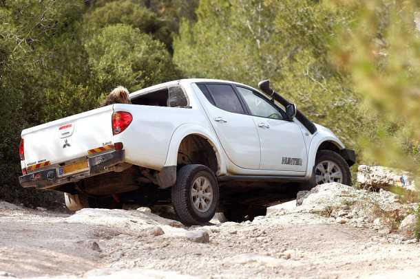 מיצובישי האנטר משופר גתוס. ערכת מתלים של אולד מן ממקסמת את יכולת המתלים הטובה של ההאנטר. צילום: פז בר