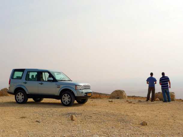 טיול 4X4 באתר שטח. החלק האחרון של מסלול טיול חוצה ישראל משלב מורד אנכי של 1,200 מטרים מהר עמשא לעין בוקק שעל שפת ים המלח. צילום: פז בר