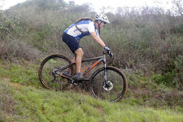 מבחן אופניים KTM RACE. מהיר בשבילים. שיוט במהירות גבוהה אפשרי בזכות משקל נמוך, גלגלים גדולים ומתלה קדמי מצויין. צילום: פז בר