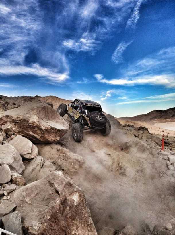 king of Hammers. שמיים כחולים, סלעי גרניט קשים ו-500 סוסים. אם יש גם עדן הוא ייראה כך. צילום באדיבות ultra4racing