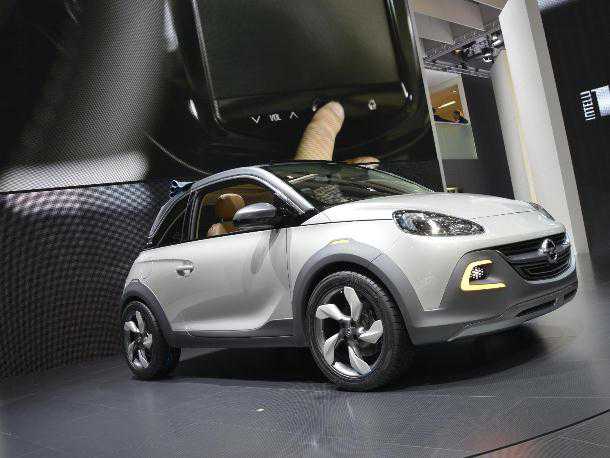 תערוכת ג'נבה. Opel Adam Rocks קטנה על הסלעים. צילום: אופל