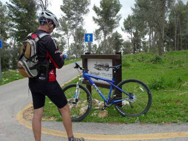 טיול אופניים סינגל יער ביריה. סיום ראוי לרכיבת אופניים מאומצת. מלון הבית בגליל מציע את כל השירותים שצריך אחרי הרכיבה וגם מזון משובח ולינה. צילום: פז בר