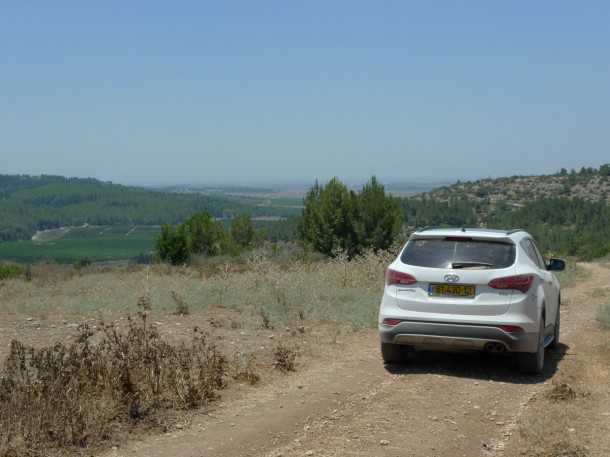 טיול שטח פארק איילון קנדה. דרך הנוף הדרומית עשירה ב...נוף! מבט מערבה לעבר לטרון, משמאל כביש 1. צילום: פז בר