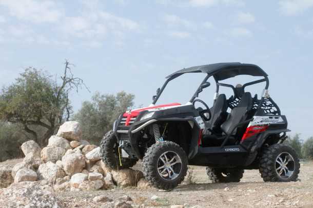 CFMOTO השקה ישראלית. הנה צילום השקה עם גלגל על סלע ארצישראלי - הגעת דגמים נוספים תלוי באישורי תקינה.  צילום: רונן טופלברג