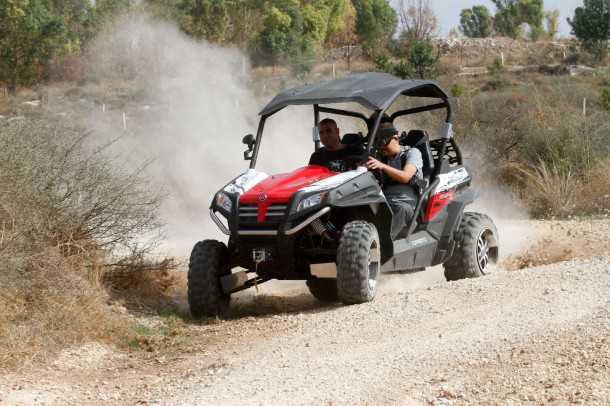 CFMOTO השקה ישראלית. כשפולריס RZR עולה יותר מ-100 אלף שקלים - מגיע הכלי הזה בקצת יותר ממחצית העלות. צילום: רונן טופלברג