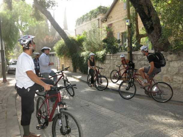 טיולי אופניים בירושלים עם מלון ענבל. מסלולי הרכיבה מודרכים ואינם דורשים כושר מיוחד או יכולת רכיבה יוצאת דופן. צילום: פז בר