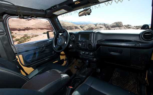 Jeep Wrangler Sand Trooper II. ריפודי עור, מצלמת חניה, נעילות דיפ' ודלתות נמוכות. צילום: JEEP