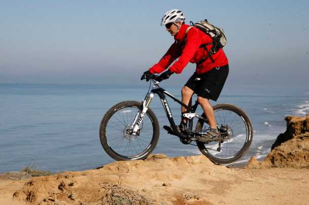 מבחן אופניים trek remedy 8. גם בגינות סלעים גדולות יותר מאלו הרמדי תקפו ישר ואפשרו לתקל את המכשול בקלות ובמהירות. צילום: פז בר