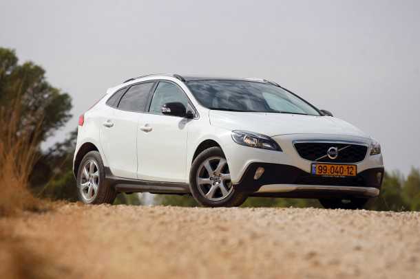 מבחן דרכים וולוו V40XC. גם משפחתית, גם קומפקטית גם איכותית וגם לשבילים. וולוו יוצאת לשבילים מ-200 אלף שקלים. צילום: פז בר