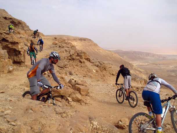 כל מסע אופניים מדברי מוצלח מתחיל בהכנות קפדניות. אופניים מתאימים בהחלט שיוסיפו לחוויה. באופן אידיאלי רצוי גלגלי 29, שיכוך מלא ומשקל מזערי. צילום: ערן אביבי