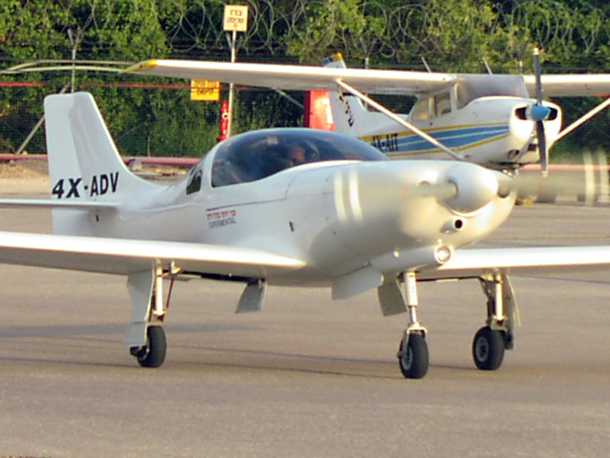 מטוס מבניה עצמית LANCAIR 360. זול יותר ויעיל יותר ממטוס סדרתי - כאב ראש לבנות את זה! צילום: בעלים