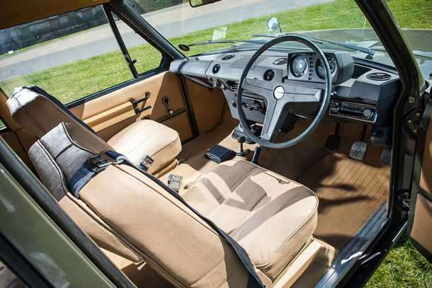 ריינג' רובר הראשון שיוצר יוצא למכירה פומבית - צפוי להכניס כ-250 אלפי דולרים. צילום: Silverstone Auctions