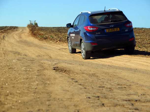 טיול שטח עם יונדאי IX35. הרפתקאות בין רכסי הכורכר של השרון. צילום: רוני נאק