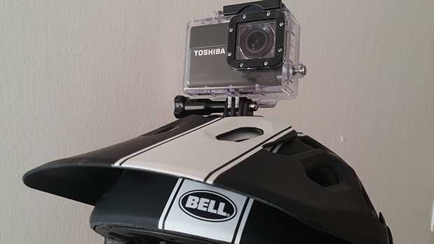 מצלמת אקסטרים TOSHIBA. כל התכונות ועוד של גו-פרו 3+ במחיר זול יותר ואיבזור רב יותר. צילום: רוני נאק