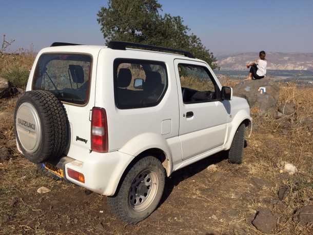 מבחן רכב סוזוקי ג'ימני ידני. אין הרבה שינויים - אם בכלל - למעט בקרת היציבות. צילום: נועם עופרן