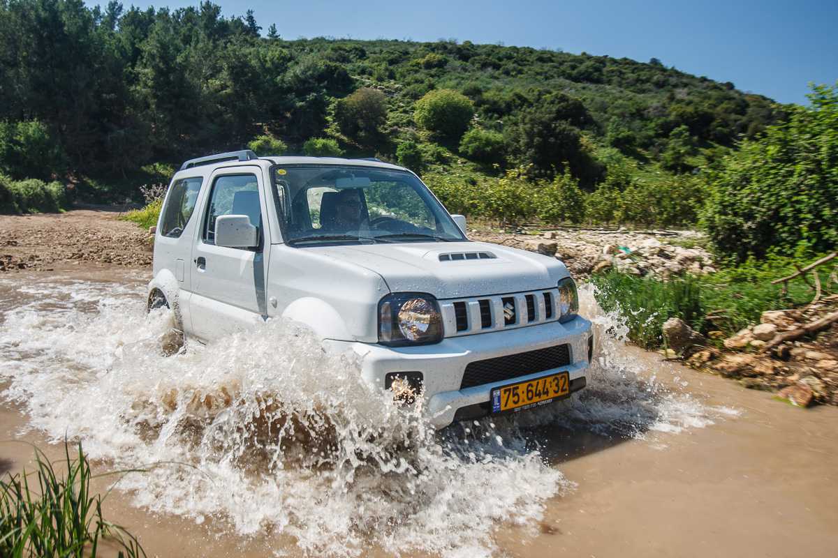 מבחן רכב סוזוקי ג'ימני ידני. עז הרים קטנה ועליזה במחיר של 100 אלף שקלים. צילום: נועם עופרן