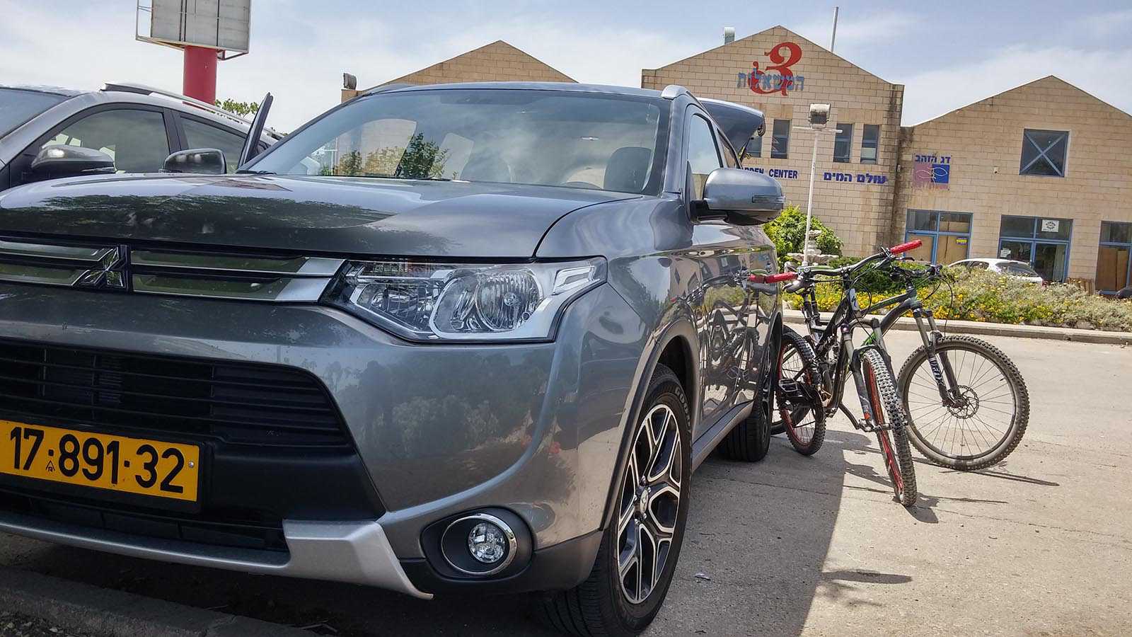 טיול אופניים ליער הזורע עם מיצובישי אאוטלנדר. צילום: רוני נאק