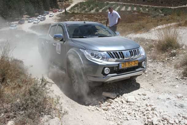 טנדר מיצובישי טריטון. יכולת שטח מצויינת בזכות מערכת הנעה מתקדמת, בקרת משיכה, ושתי נעילות דיפרנציאל מקוריות. צילום: רונן טופלברג