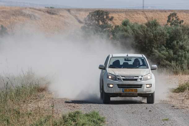 איסוזו דימקס. ההספק נמוך יותר משל מיצובישי טריטון אבל זמינות הכוח עדיפה. צילום: נועם עופרן