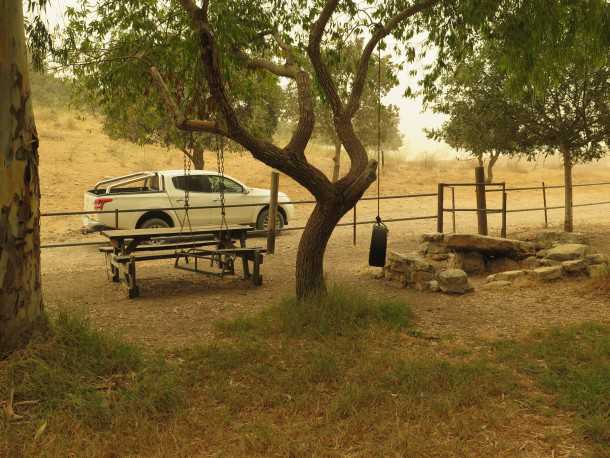 למעיינות ברמות מנשה עם מיצובישי טריטון. עין סוקר צילום: רוני נאק