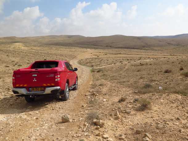 טיול שטח לרכס הרי חתירה, מעלה אברהם והמכתש הגדול. כל זה עם מיצובישי טריטון. צילום: רוני נאק