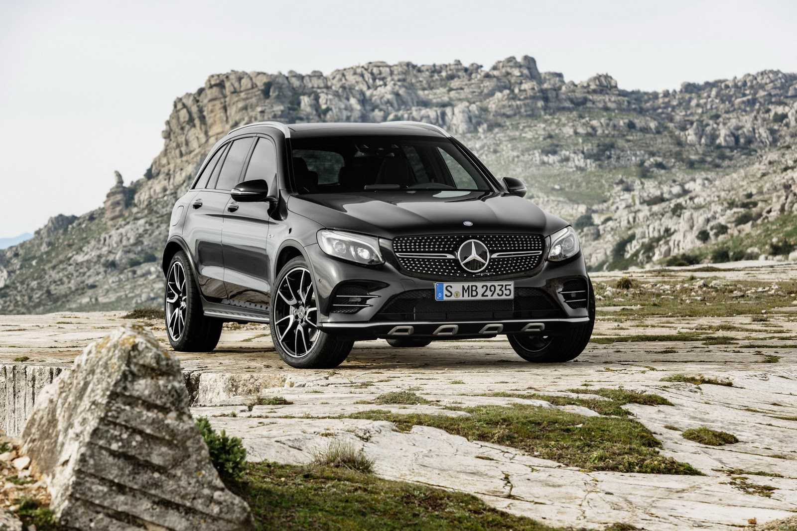 מרצדס GLC43AMG - כמעט 370 כוחות סוס מ-6V כפול מגדשי טורבו. צילום: מרצדס