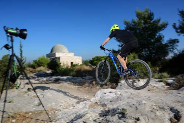 מבחן אופניים מרידה one twenty 9.80 סלעים ומדרגות, קטנים וגדולות מזה - הם חלק מתפריט אקלקטי של האופניים האלו. צילום: תומר פדר