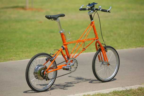 מבחן אופניים חשמליים מולטון עם מנוע בגלגל אחורי וממשק אלחוטי מלא. המחיר כ-8,000 שקלים. צילום: פז בר