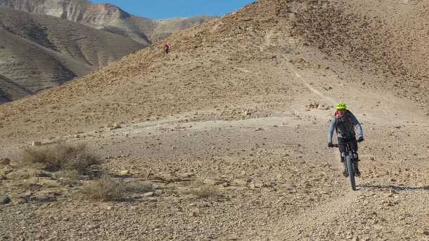 מבחן אופניים ברגמונט טריילסטר 7.0 PLUS. צמיגים רחבים, קיט אביזרים חכם ושלדה עם מהלך ארוך וזריזות תמרון נאה. המחיר 15,300 שקלים. צילום: רוני נאק