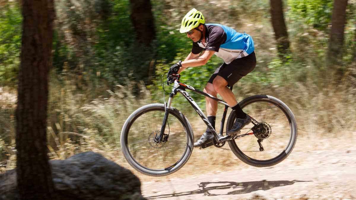 מבחן אופניים KTM AERA. אופני מרתון מהירים וקלילים עם שלדת קרבון ומחיר של 9,500 שקלים. צילום: תומר פדר