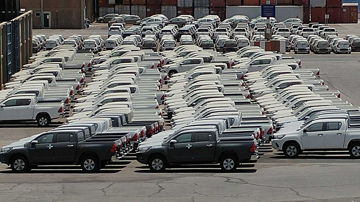 75 אלף מכוניות מחכות לקונים בנמלי הים ושטחי הבונדד של יבואני הרכב. צילום: רוני נאק