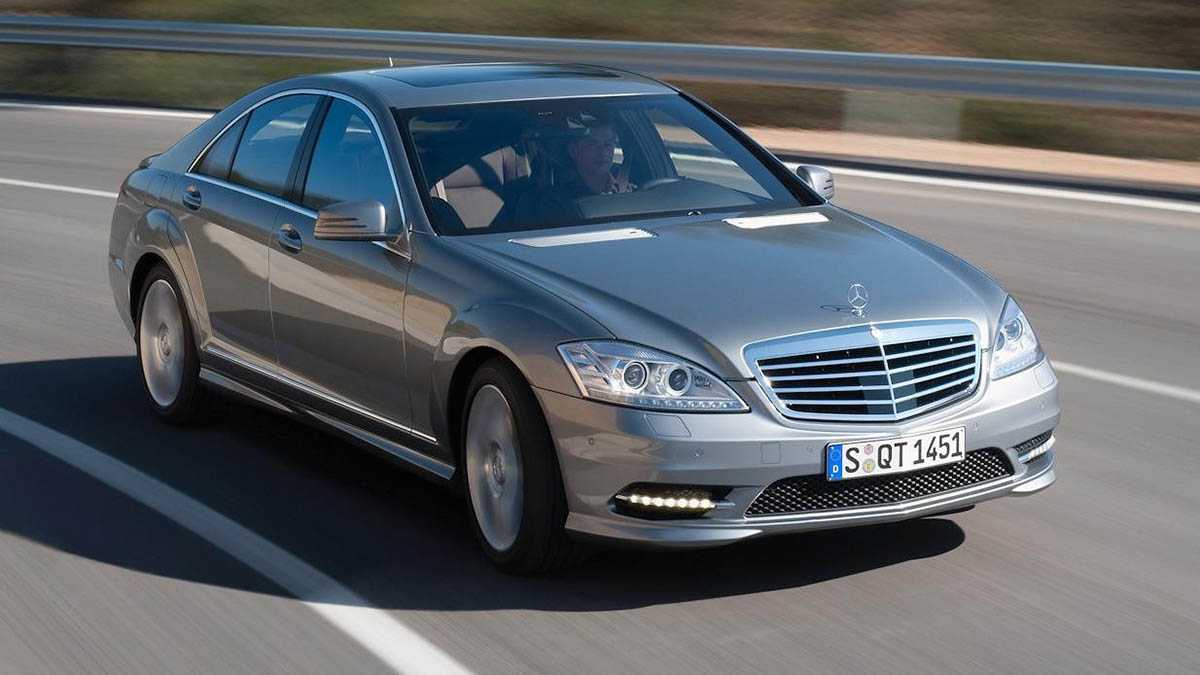 מרצדס S500 בת שמונה תעלה כמו משפחתית חדשה. שווה? צילום: מרצדס