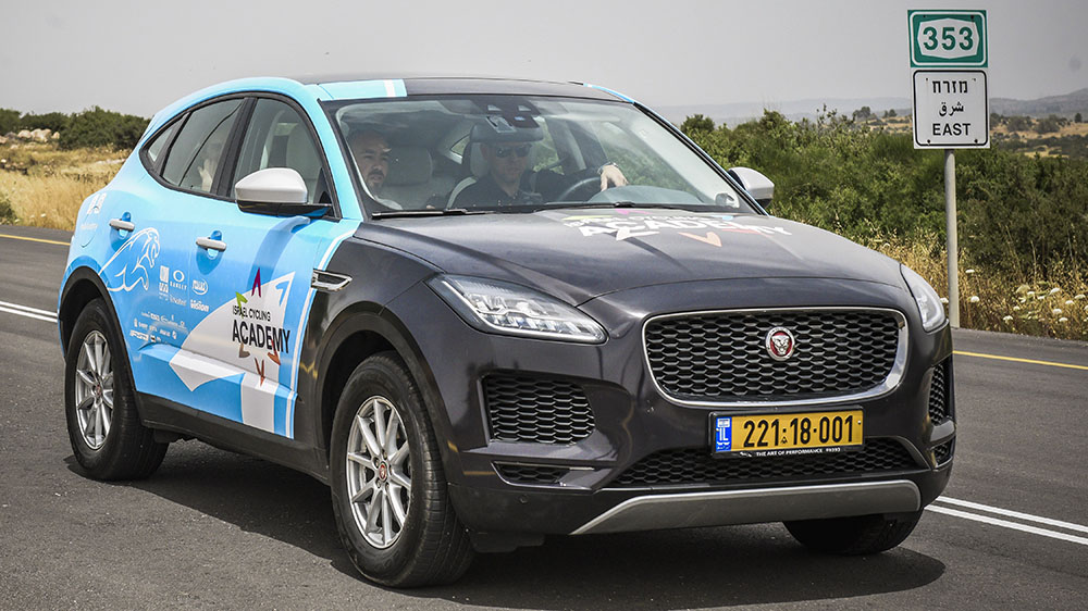 יגאור E-PACE לרוכבי סייקלינג אקדמי. יגואר ישראל בחסות של 7 כלי רכב על קבוצת הרוכבים הישראלית בגי'רו איטליה. צילום: נועה ארנון