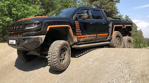 זה BUREKO 6X6 הוא (והיא) מגיע מצ'כיה עם מנוע פורד משופר על ידי סדנת הנסי והספק של עד 1200 כוחות סוס. המחיר מתחיל מכ-150 אלף אירו אבל מי שואל. צילום: BUREKO